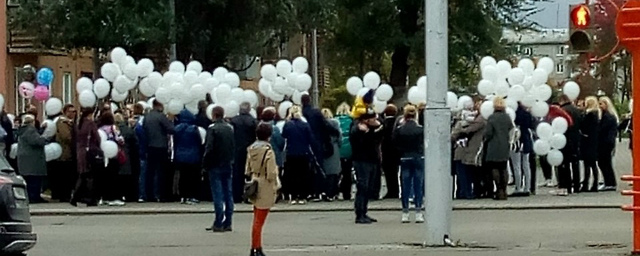 В Кемерово почтили память погибших в ТРЦ «Зимняя вишня»
